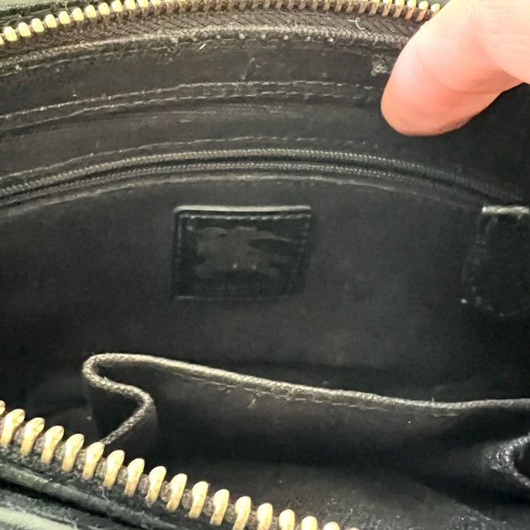 Burberry Black pebbled leather purse with gold tone hardware and chain strap - Picture 8 of 10